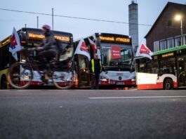 Warnstreik legt große Teile des kommunalen Nahverkehrs lahm Verdi hat in NRW Beschäftigte in rund 30 kommunalen Verkehrsbetrieben zu Warnstreiks aufgerufen. (Archivbild)