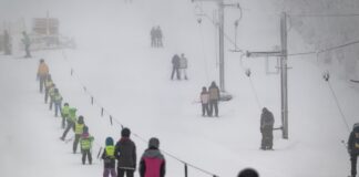 Skigebiet zu verkaufen: Viele Anfragen zum «Sahnehang» An winterlichen Wochenenden wie hier 2024 lockt der Sahnehang auch viele Familien auf die Piste. (Archivbild)
