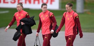 DFB-Torhüterin Borggräfe bis zum Sommer bei Bayer Leverkusen Die Neu-Leverkusenerin Rafaela Borggräfe (links) im Kreis der Nationaltorhüterinnen. (Archivbild).