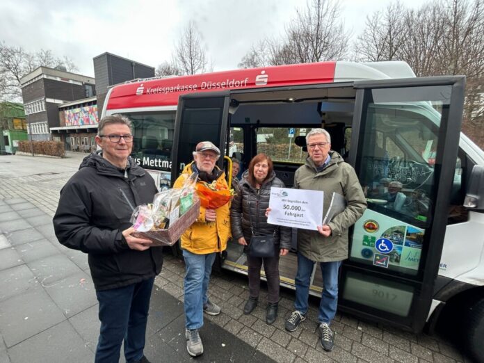 Für die Vielfahrerin gab es kleine Präsente. Foto: Verein Für die Vielfahrerin gab es kleine Präsente. Foto: Verein