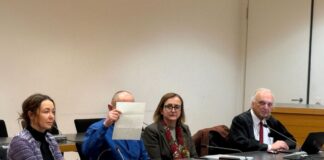 Senioren in Kliniken beklaut – Tausende Euro Schaden Ein 47-Jähriger soll vor allem ältere Menschen in Krankenhäusern in Baden-Württemberg, Bayern und Nordrhein-Westfalen bestohlen haben – mit deren Bankkarten hob er Tausende Euro ab.