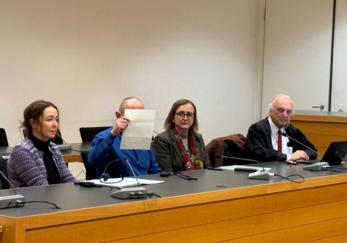 Mann soll alte Menschen in Krankenhäusern bestohlen haben Ein 47-Jähriger soll vor allem ältere Menschen in Krankenhäusern in Baden-Württemberg, Bayern und Nordrhein-Westfalen bestohlen haben – mit deren Bankkarten hob er Tausende Euro ab.