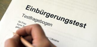 Betrug bei Deutsch- und Einbürgerungstests fliegt auf Zwei Verdächtige sitzen in Untersuchungshaft. (Symbolbild)