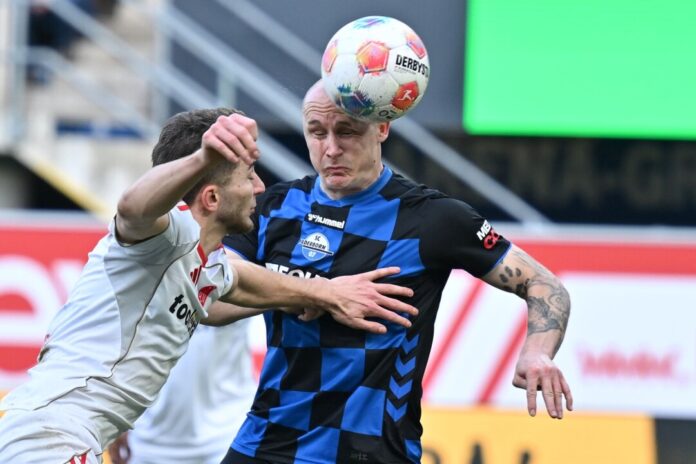 SC Paderborn 07 - 1. FC Nürnberg Die Paderborner, hier Sven Michel beim Kopfball, waren wacher und zielstrebiger.