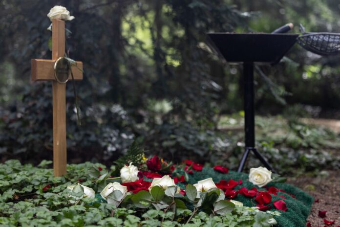 Fast jeder Vierte stirbt an Krebs Unheilbar an Krebs Erkrankte sterben im Durchschnitt in jüngeren Jahren als der Durchschnitt aller Gestorbenen. (Symbolbild)