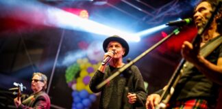 Die Kölner Band Brings sorgt selbst in Düsseldorf für Stimmung. (Archivbild)