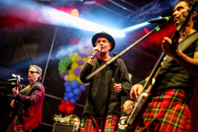 Beginn der Karnevalssession - Düsseldorf Die Kölner Band Brings sorgt selbst in Düsseldorf für Stimmung. (Archivbild)