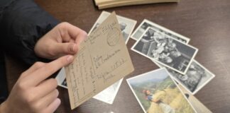 Ratinger Schüler gedenken Bonhoeffer: Theologe und Widerstandskämpfer Reichlich Geschichte stand im Rahmen des Erinnerungsprojekt auf dem Programm - hier im Stadtarchiv. Foto: DBG