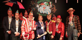 Heiligenhauser und Ratinger Prinzenpaar im Landtag Die Ratinger Delegation war ebenfalls zu Gast. Foto: Landtag NRW