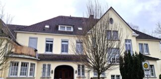 Traditionelles Handwerk: Körbe flechten in Düssel