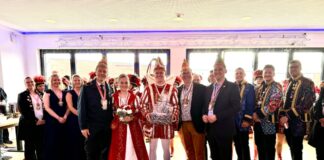 Prinzenpaar Julian I. und Lina I. haben der Ratinger Feuerwehr einen Besuch abgestattet. Foto: Feuerwehr Ratingen