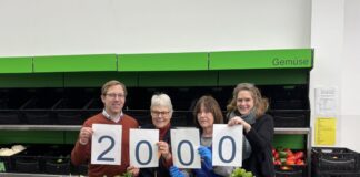 Lions “Ratinger Tor” spenden 2.000 Euro an die Tafel Freude bei der Spendenübergabe: Johannes Paas (Lions), Ingrid Bauer, Marianne Biermann Kathrin Beckmann (Lions). Foto: Lions Club/privat