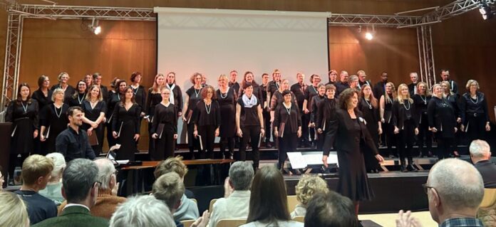 Der Projektchor bei einem seiner Auftritte - hier in Mettmann. Foto: Chor Der Projektchor bei einem seiner Auftritte - hier in Mettmann. Foto: Chor