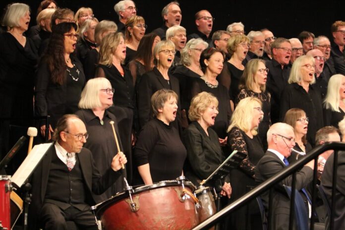 Konzertchor Ratingen Mozart Händel Jenkins 27.9.2025 17 (1) Der Konzertchor Ratingen auf der Bühne. Foto: Jürgen Paust-Nondorf