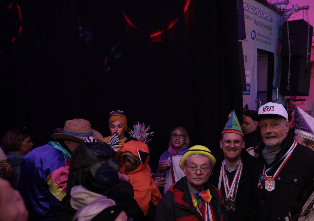 Bei der Enthüllung hilfreich, Michael Lumer, Patrick Anders und Guido Multhaupt, Bild: Alexander Heinz, KI Anonymisiert