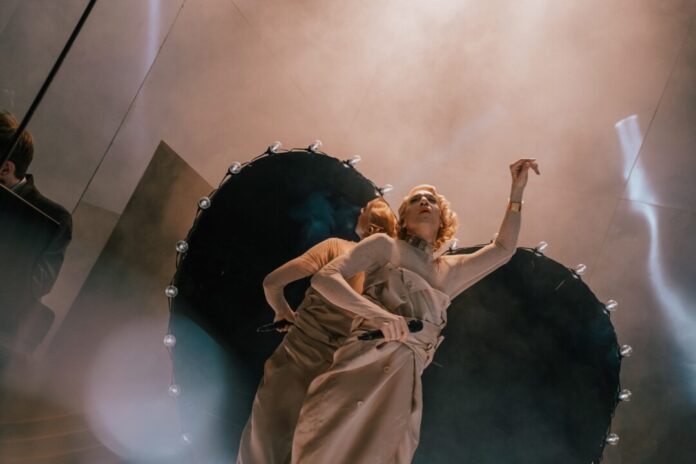 Marlene - Sven-Ratzke©Ann-Marie Schwanke Siegersbusch2 Sven Ratzke spielt den Weltstar Marlene Dietrich im Schauspiel „Marlene“. Foto: Ann-Marie Schwanke-Siegersbusch