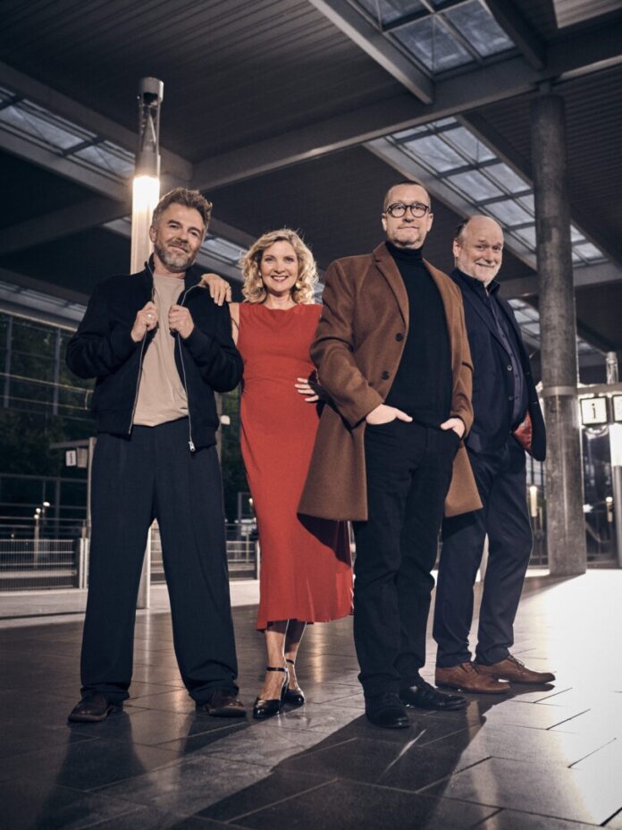 Noe_Pressefoto1_©Christian-Rolfes-scaled Das Düsseldorfer Kom(m)ödchen präsentiert sein neues Stück „Nö. Eine Entgleisung“ in der Ratinger Stadthalle. Foto: Christian Rolfes