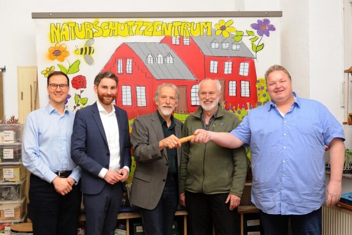 Die beiden scheidenden Vorstände Alexander Schulze und Prof. Klaus Lunau sowie Michael Funcke-Bartz, Jan Wiertz, Holger Klöss bei der Stabübergabe. Foto: privat Die beiden scheidenden Vorstände Alexander Schulze und Prof. Klaus Lunau sowie Michael Funcke-Bartz, Jan Wiertz, Holger Klöss bei der Stabübergabe. Foto: privat