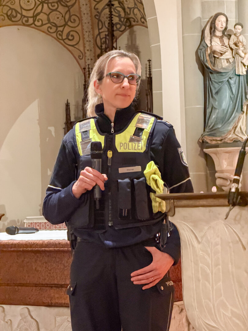 Jessica Werner von der Polizei, Bild: Kirchenkreis Düsseldorf-Mettmann