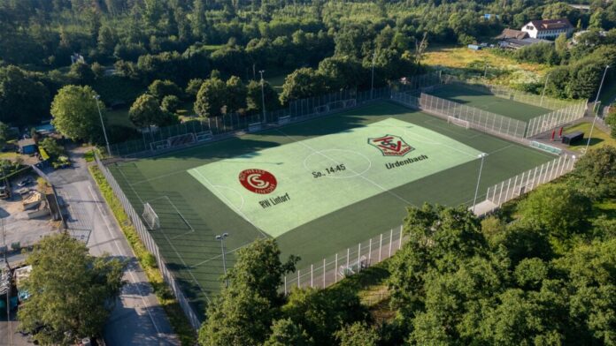 RW L Urdenbach Das Stadion an der Jahnstraße, Bild, Montage: Nestocom