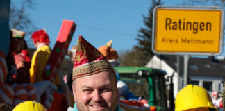 Altweiber auf dem Marktplatz Im letzten Jahr, Bettina Warnecke, Peter Thomas und Maike Paprotta im Ratinger Karneval, Bild: Alexander Heinz