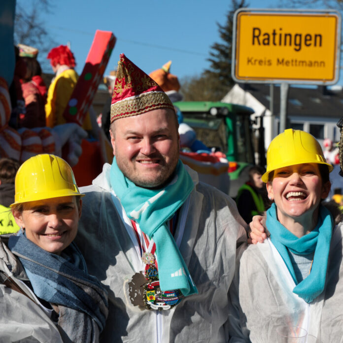 Rosenmontag25-194 Im letzten Jahr, Bettina Warnecke, Peter Thomas und Maike Paprotta im Ratinger Karneval, Bild: Alexander Heinz