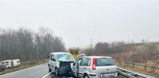Sekundenschlaf: Schwerer Crash in Heiligenhaus Die beiden Autos prallten frontal zusammen. Foto: Polizei