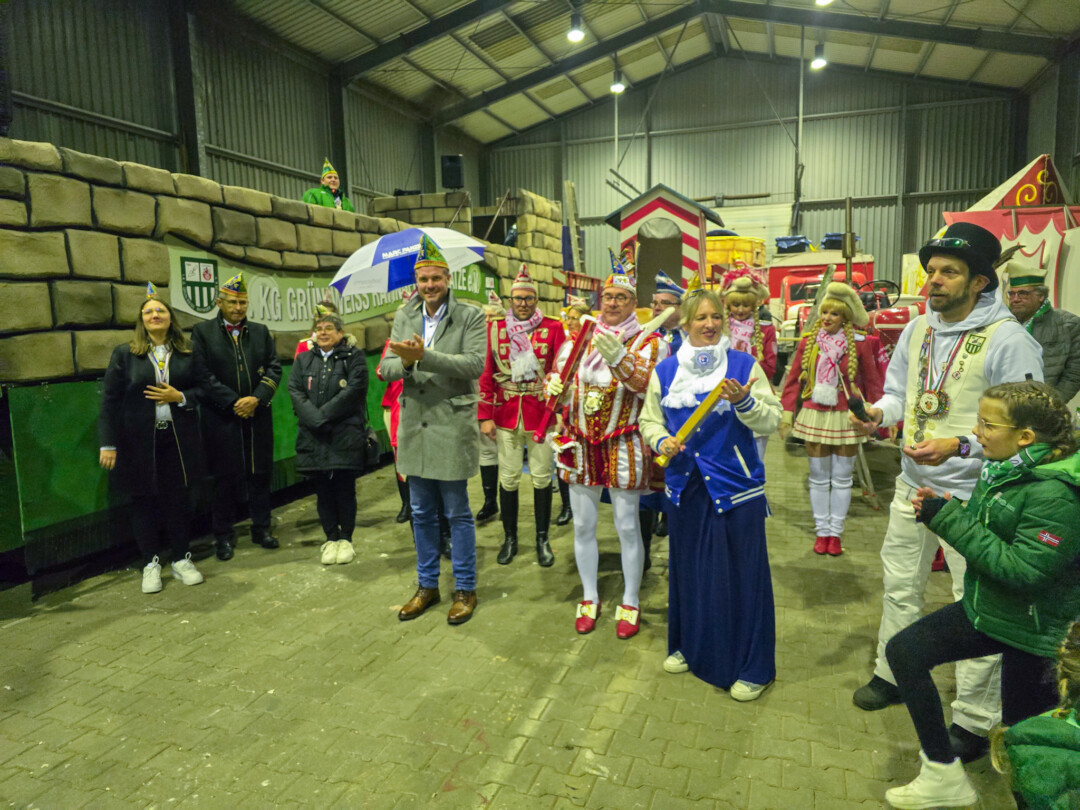 Das Ratinger Prinzenpaar bei der Wageneinweihung, Bild: Alexander Heinz