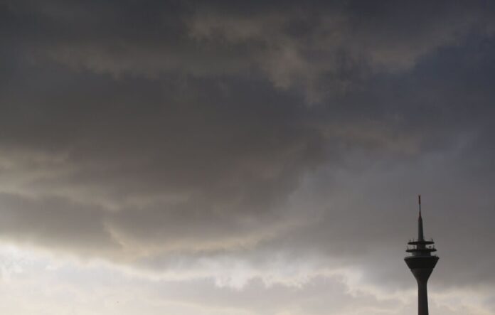 Wetter in NRW Viele Wolken bedecken in Nordrhein-Westfalen den Himmel. (Symbolbild)