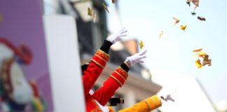 Anleitung zur «Witzischkeit» – Das ABC des Karnevals An Karneval muss man sich in Köln eigenverantwortlich vor Wurfgeschossen in Acht nehmen, wie das Amtsgericht verfügt hat (Archivbild).