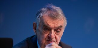 NRW-Innenminister für Debatte über frühere Strafmündigkeit NRW-Innenminister Herbert Reul (CDU) hält eine Debatte über das Absenken der Strafmündigkeit für richtig. (Archivbild)