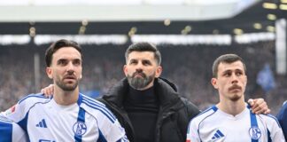 Schalke 04 trotz Dzeko im Tief: «Wir schlagen zurück» Trainer Miron Muslic (M) muss auf Schalke seine erste kleine Krise bewältigen.