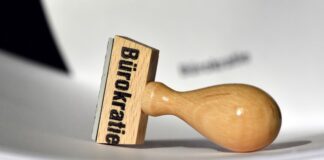 Wie Bürger und Unternehmen in NRW entlastet werden sollen Mehr Zeit für Unterricht und unternehmerisches Handeln – NRW entrümpelt seine Vorschriften-Kataloge. (Symbolbild)