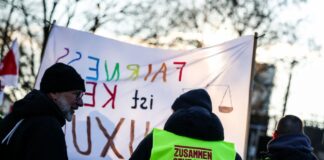 Großer Warnstreiktag in NRW: Schulen, Unikliniken, Verkehr Mehrere Gewerkschaften haben für Dienstag zu einer Demonstration vor dem Landtag aufgerufen. (Archivbild)