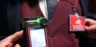 Sicherheitsgipfel Bahn: NRW stellt Forderungen an den Bund Nordrhein-Westfalen fordert vor dem Sicherheitsgipfel der Bahn in Berlin Rechtssicherheit vom Bund für den Einsatz von mehr Bodycams. (Archivbild)