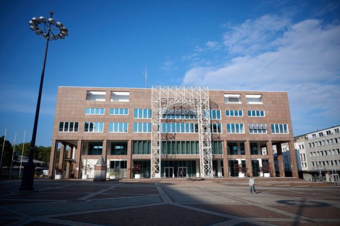 Streit um eine Entscheidung im Dortmunder Rathaus Oberbürgermeister Alexander Kalouti hat den AfD-Neujahrsempfang im Rathaus verboten. Die AfD wollte das nicht akzeptieren. (Archivbild)