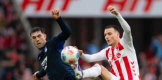 Köln trotzt Hoffenheim in wildem Schlagabtausch 2:2 ab Kölns Said El Mala (r) und Hoffenheims Robin Hranac kämpfen um den Ball.