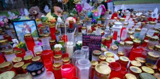 Nach Gewaltverbrechen: Hilfe an Schule wird verstärkt Gedenkstätte für den getöteten Yosef in Dormagen. Die Bestürzung in der Stadt ist groß.