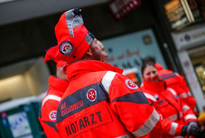 Weiberfastnacht Polizei und andere Einsatzkräfte mussten in der Nacht in Köln vergleichsweise selten ausrücken.