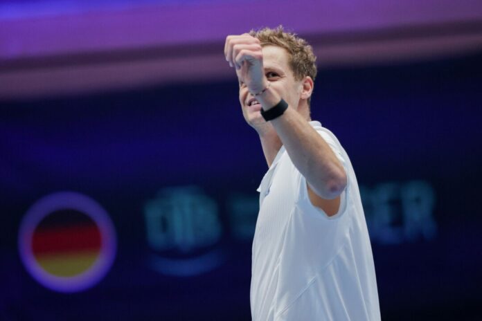 Davis Cup - Deutschland - Peru Yannick Hanfmann freute sich über seinen Sieg in der Begegnung mit Peru.