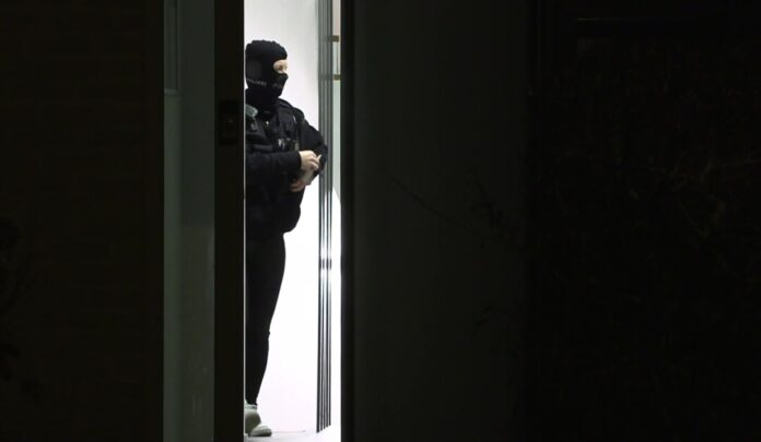 Bundesweite Durchsuchungen wegen Drogenkriminalität Die Polizei durchsuchte mehrere Wohnungen, unter anderem in Bonn.