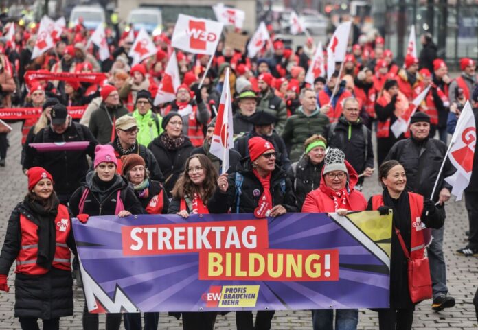Bundesweiter «Streiktag Bildung» - Köln In einigen Regionen von NRW hat sie GEW zu neuen Warnstreiks an Schulen aufgerufen. (Archivbild)