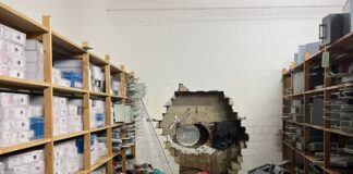 Gelsenkirchen: Polizei hat Arbeiten im Tresorraum beendet Blick in den verwüsteten Archivraum, durch den die Täter sich in den Tresorraum bohrten. (Archivbild)