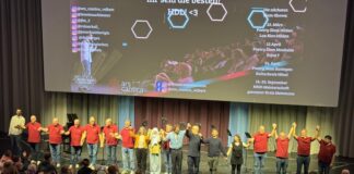 „Wort und Klang“ im Forum Velbert: Lyrik trifft Gesang Alle Künstler dankten gemeinsam dem Publikum - die Idee kam gut an. Foto: privat/Ars Cantica