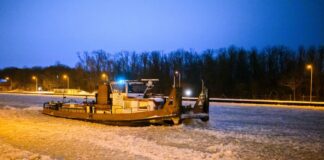 Eis auf den Wasserstraßen legt Schifffahrt lahm Immer mehr Eis auf den Wasserstraßen: Weitere Sperrungen am Mittellandkanal angekündigt. (Archivbild)