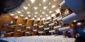 Nach vielen Jahren kostspieliger Sanierung soll die Kölner Oper im September wiedereröffnen. (Archivbild)