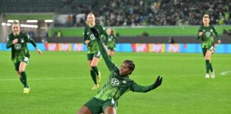 Wolfsburg verkürzt Rückstand auf Bayern dank Beerensteyn Jubel in Grün: Wolfsburgs Lineth Beerensteyn machte gegen den 1. FC Köln den Unterschied. (Archivbild)