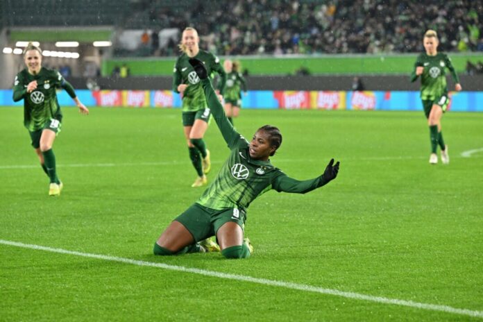 Lineth Beerensteyn Jubel in Grün: Wolfsburgs Lineth Beerensteyn machte gegen den 1. FC Köln den Unterschied. (Archivbild)