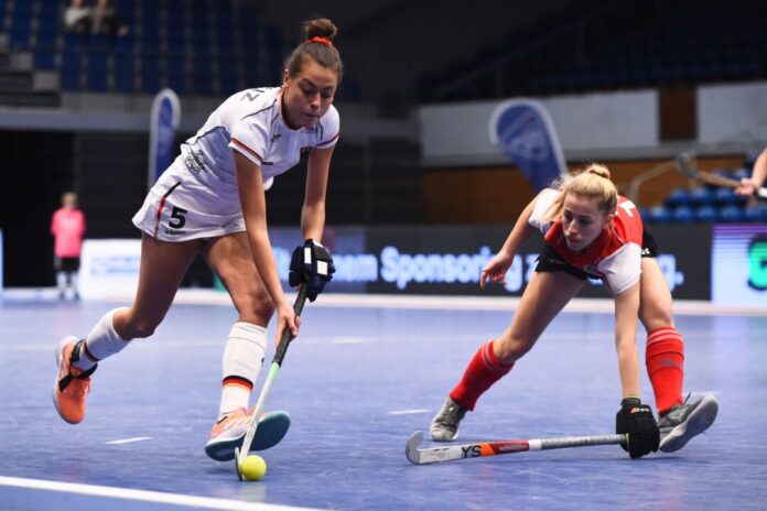 Hockeyspielerin Selin Oruz Die ehemalige Nationalspielerin Selin Oruz (l.) steht mit ihrem DHC im DM-Endspiel.