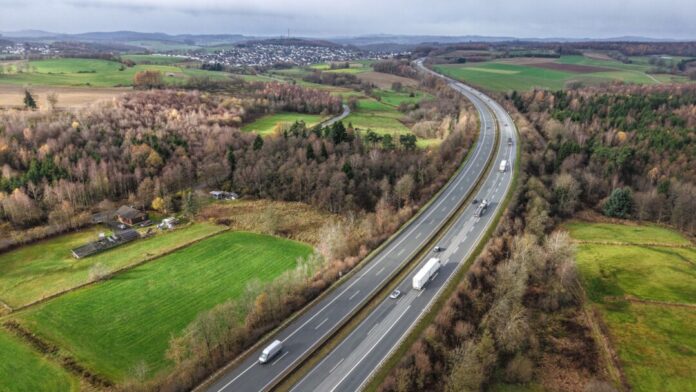 Körperteile auf Autobahn gefunden Auf diesem Teilstück der A45 wurden Mitte November die abgetrennten Hände der Frau gefunden. (Archivbild)